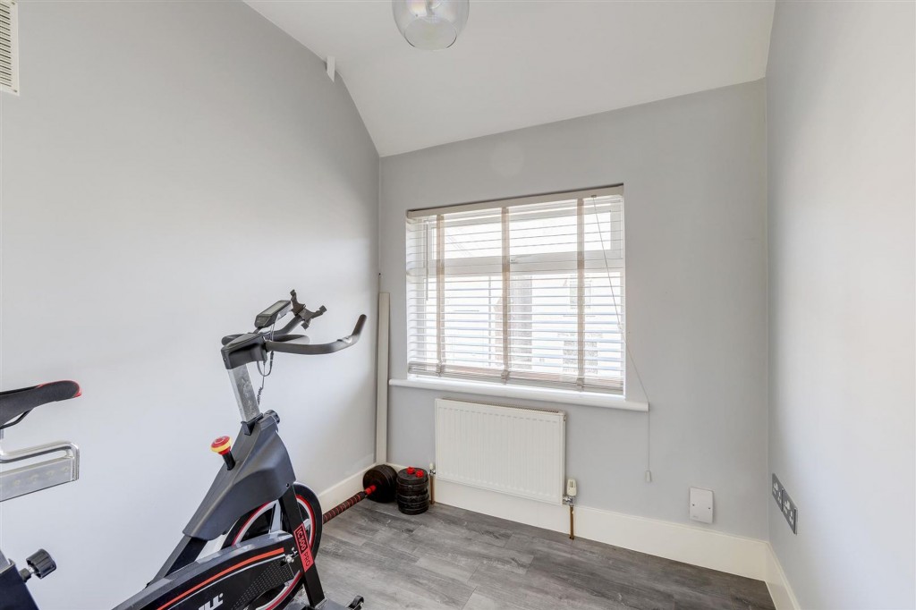 Oakleys Road, Long Eaton, NG10