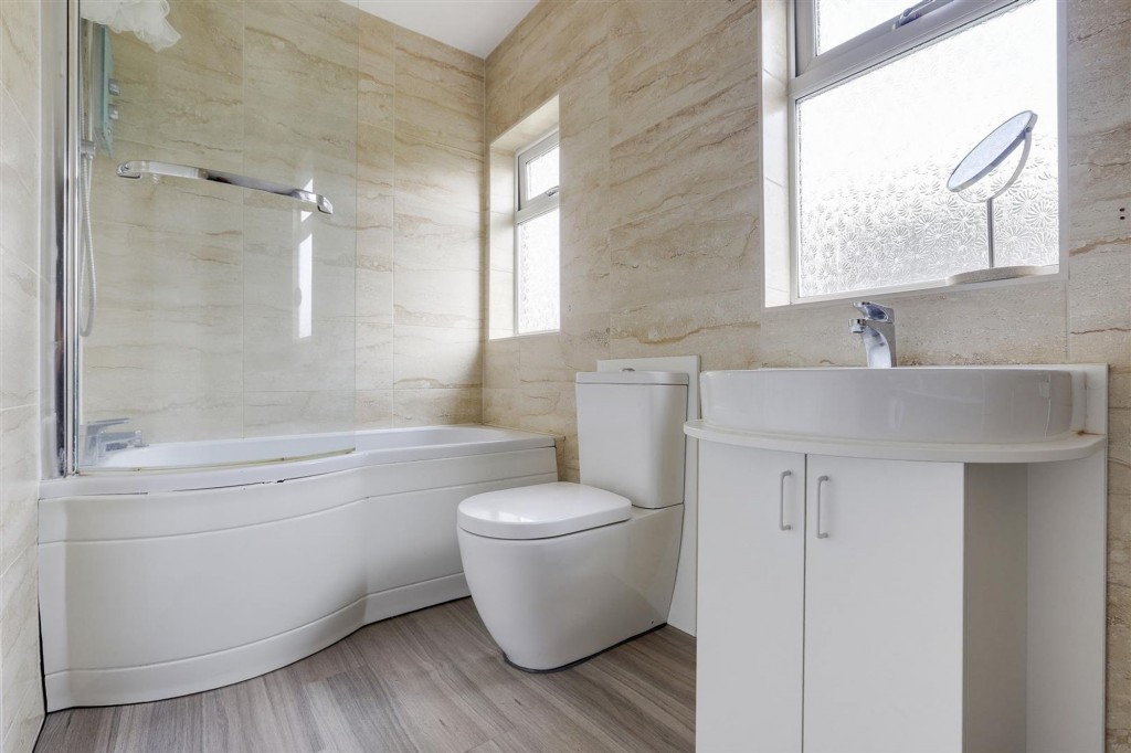 Oakleys Road, Long Eaton, NG10