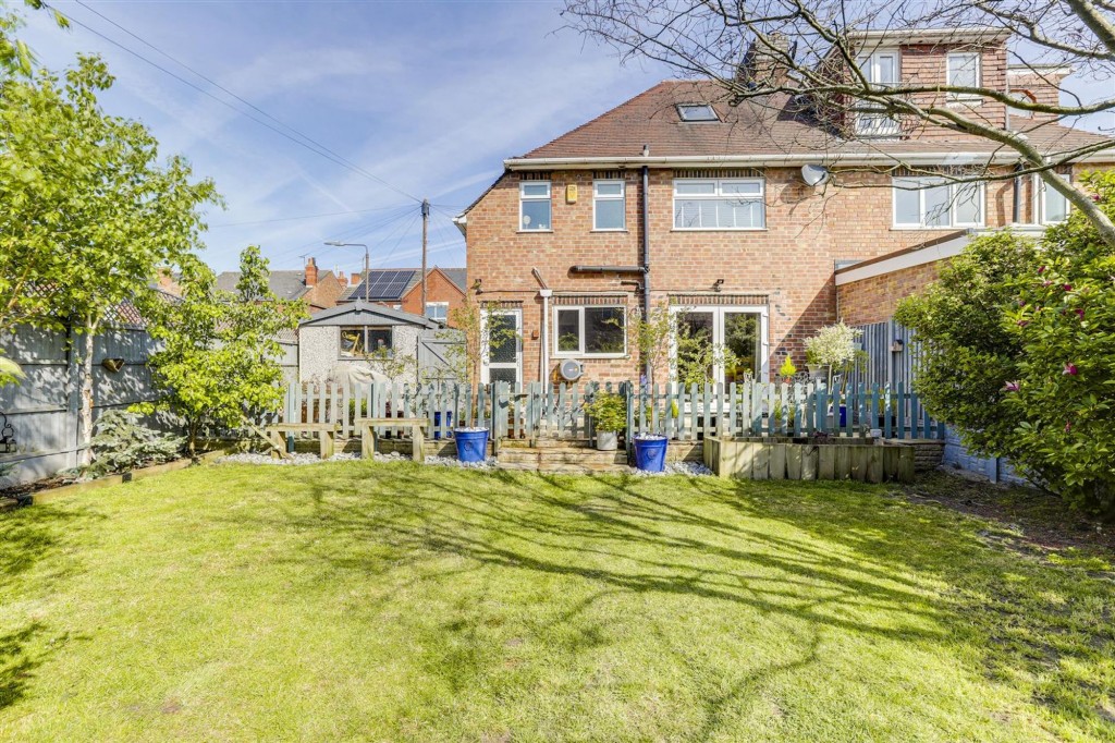 Oakleys Road, Long Eaton, NG10