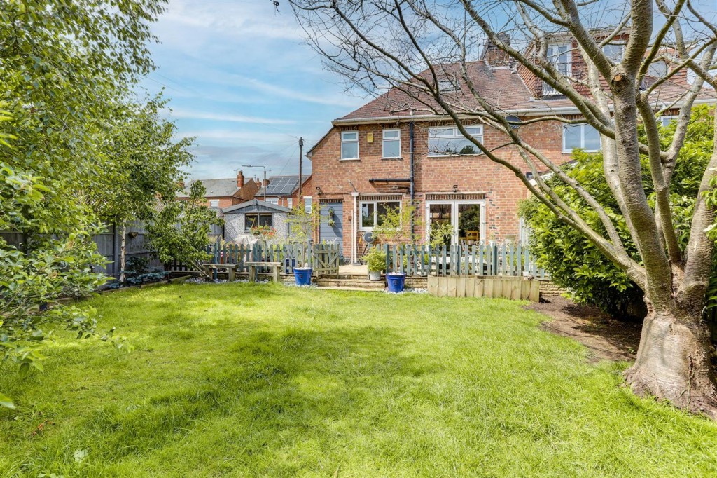 Oakleys Road, Long Eaton, NG10