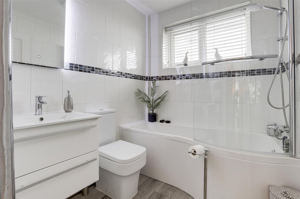 Queensway, Castle Donington, DE74