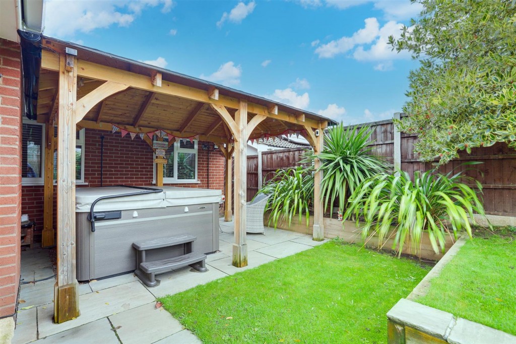 Queensway, Castle Donington, DE74