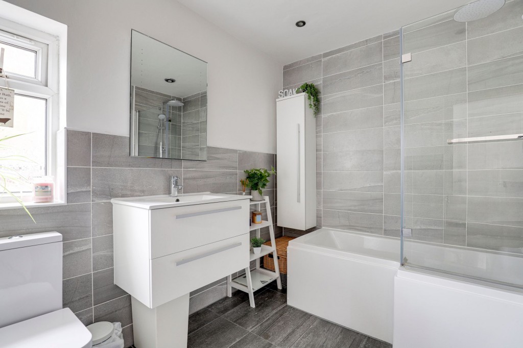 Hollydale Road, Nottingham, NG3