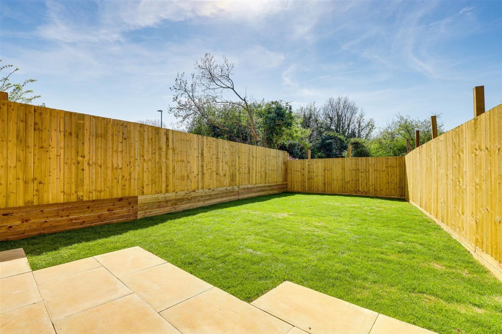 Broadleaf Drive, Bakersfield, NG3