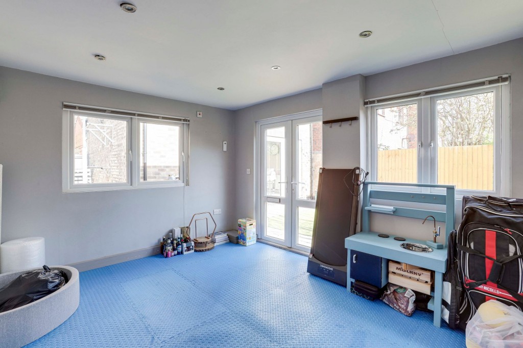 Lodge Close, Redhill, NG5