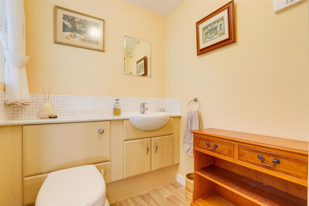 Plains Farm Close, Nottingham, NG3