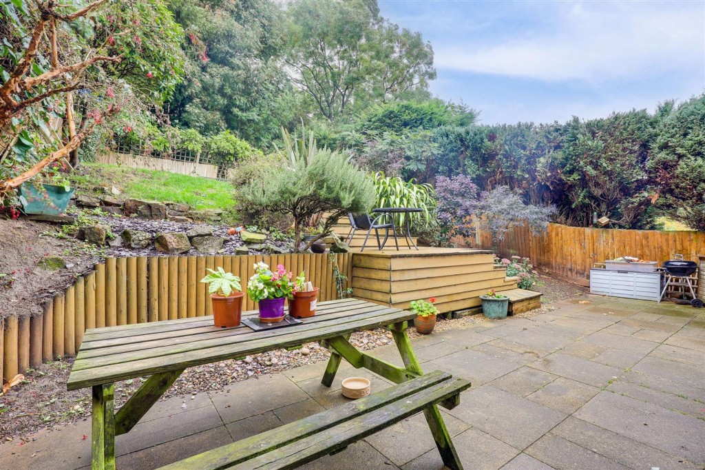 Woodhedge Drive, Nottingham, NG3