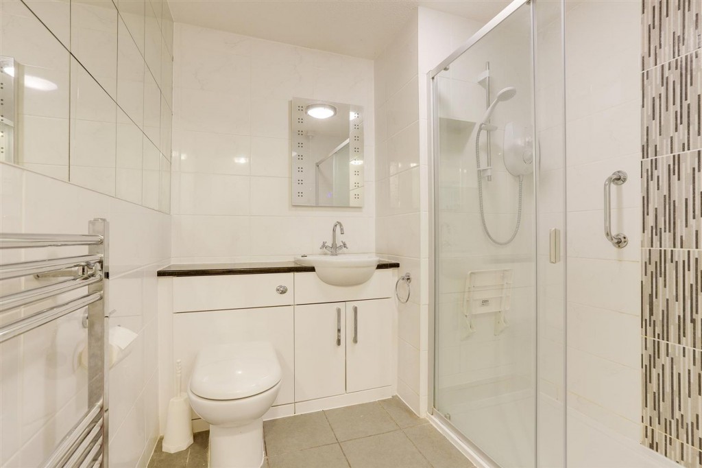 Risley, Risley Hall, DE72