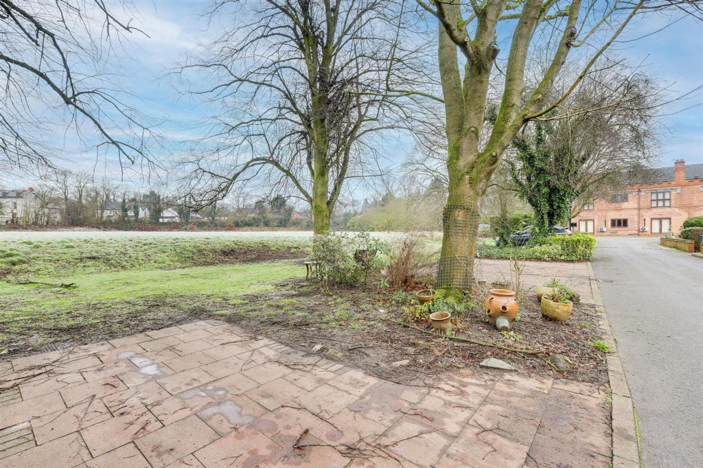 Risley, Risley Hall, DE72