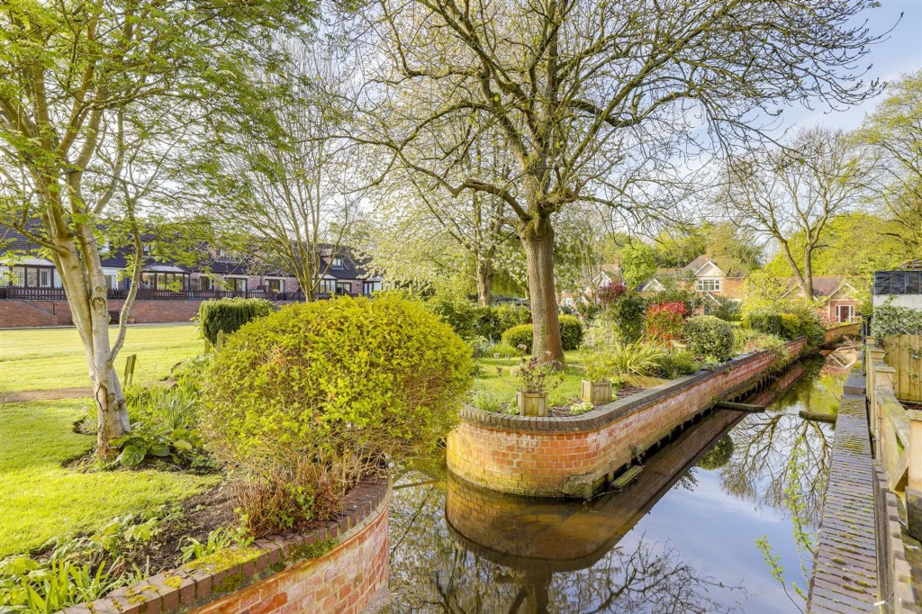 Risley, Risley Hall, DE72