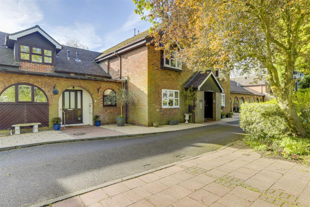 Risley, Risley Hall, DE72