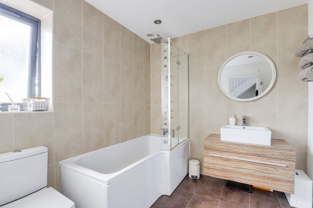 Radcliffe Road, Gamston, NG2