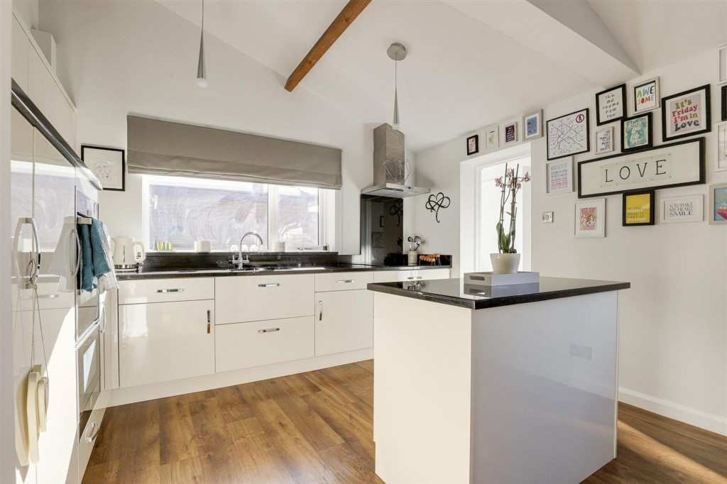 Sunnindale Drive, Tollerton, NG12