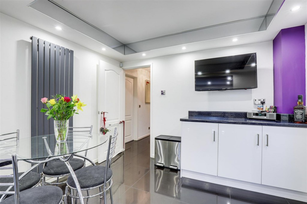 Collingwood Close, Nottingham, NG11