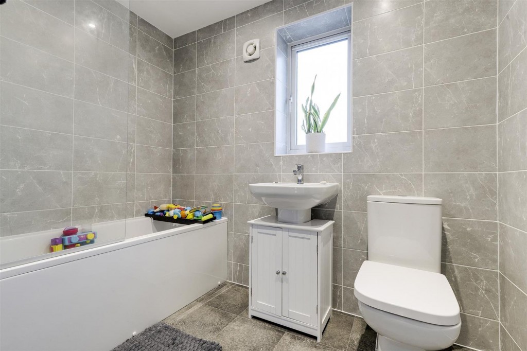 Coot Way, Burton Joyce, NG14