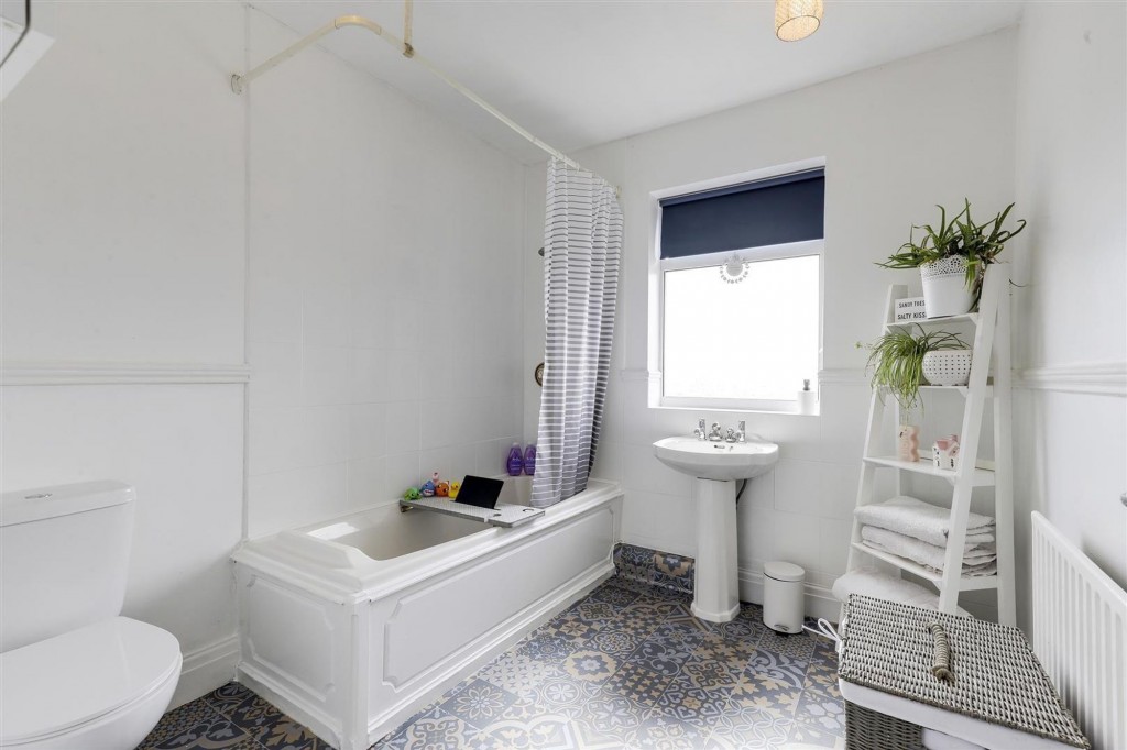 Onchan Drive, Carlton, NG4