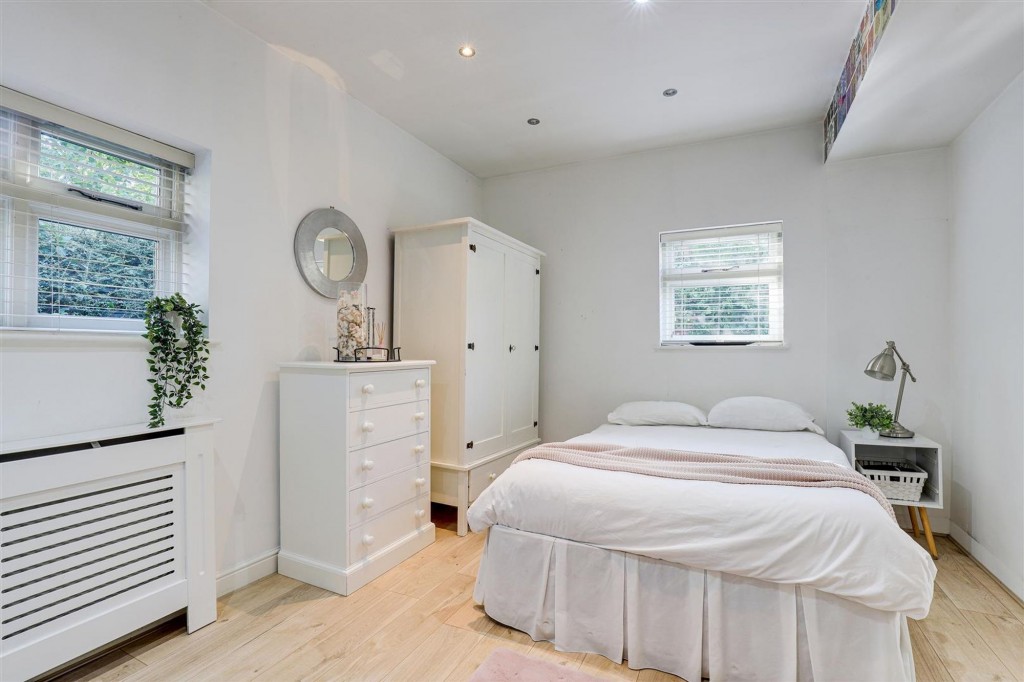 Private Road, Sherwood, NG5