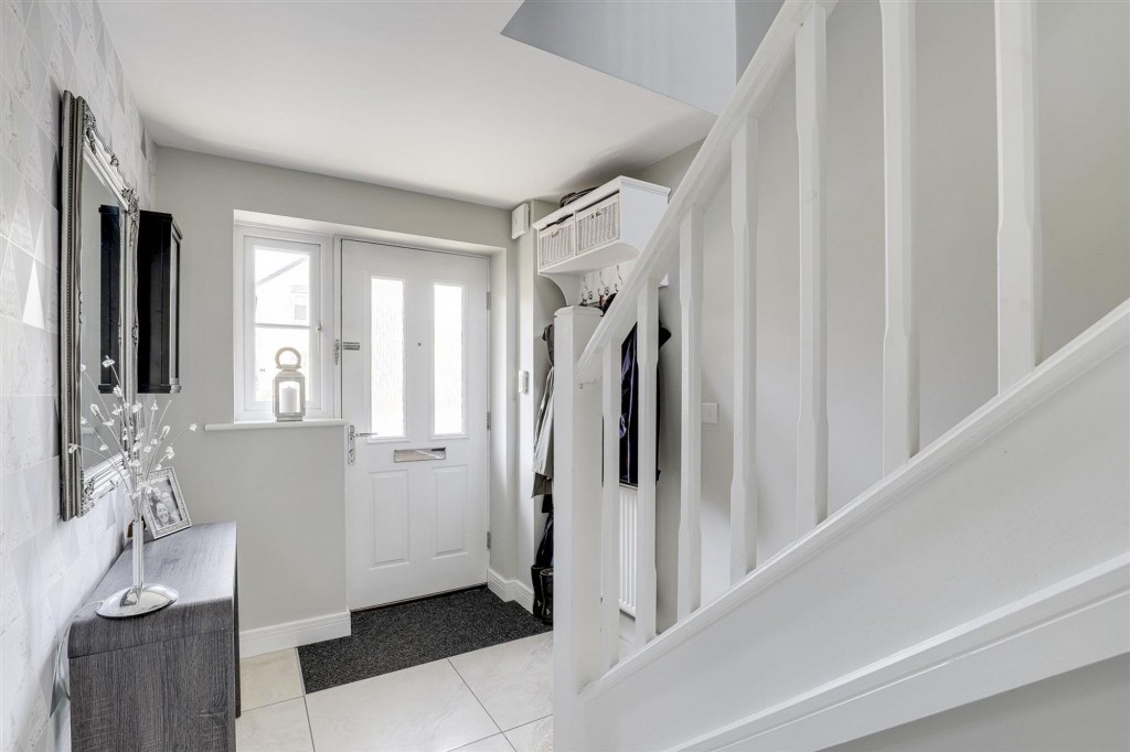 Chalfont Drive, Nottingham, NG8