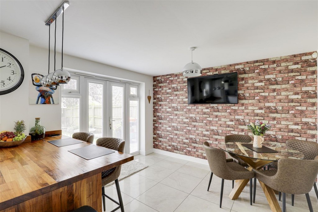 Chalfont Drive, Nottingham, NG8