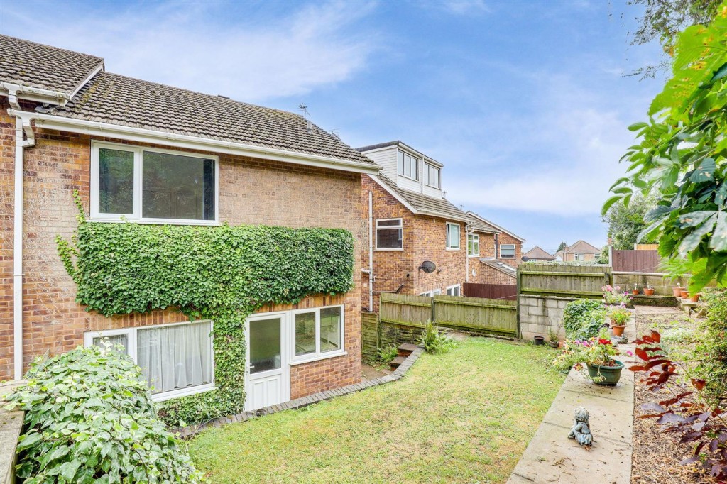 Salamander Close, Carlton, NG4