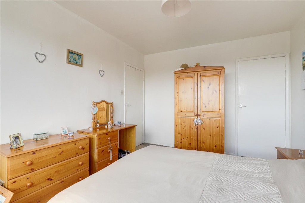 Salamander Close, Carlton, NG4