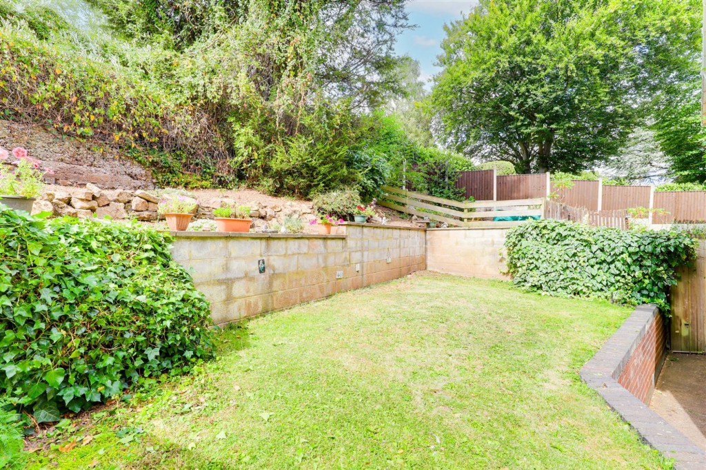 Salamander Close, Carlton, NG4