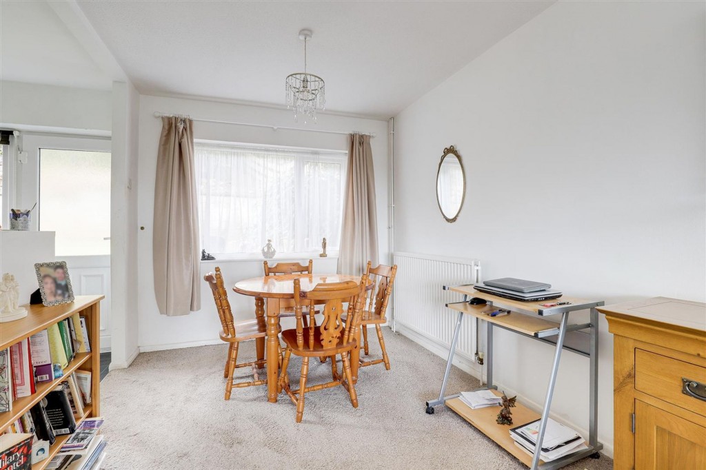 Salamander Close, Carlton, NG4