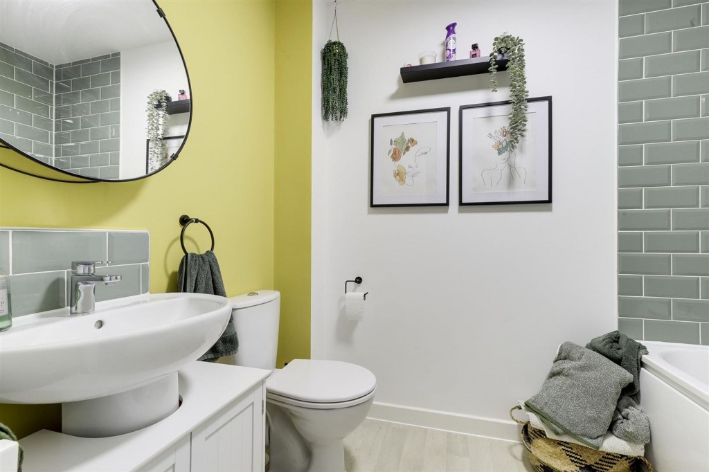 Mansfield Road, Redhill, NG5