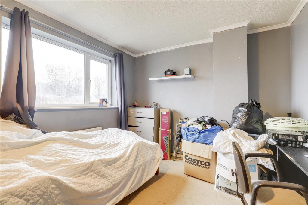 Iona Gardens, Nottingham, NG5