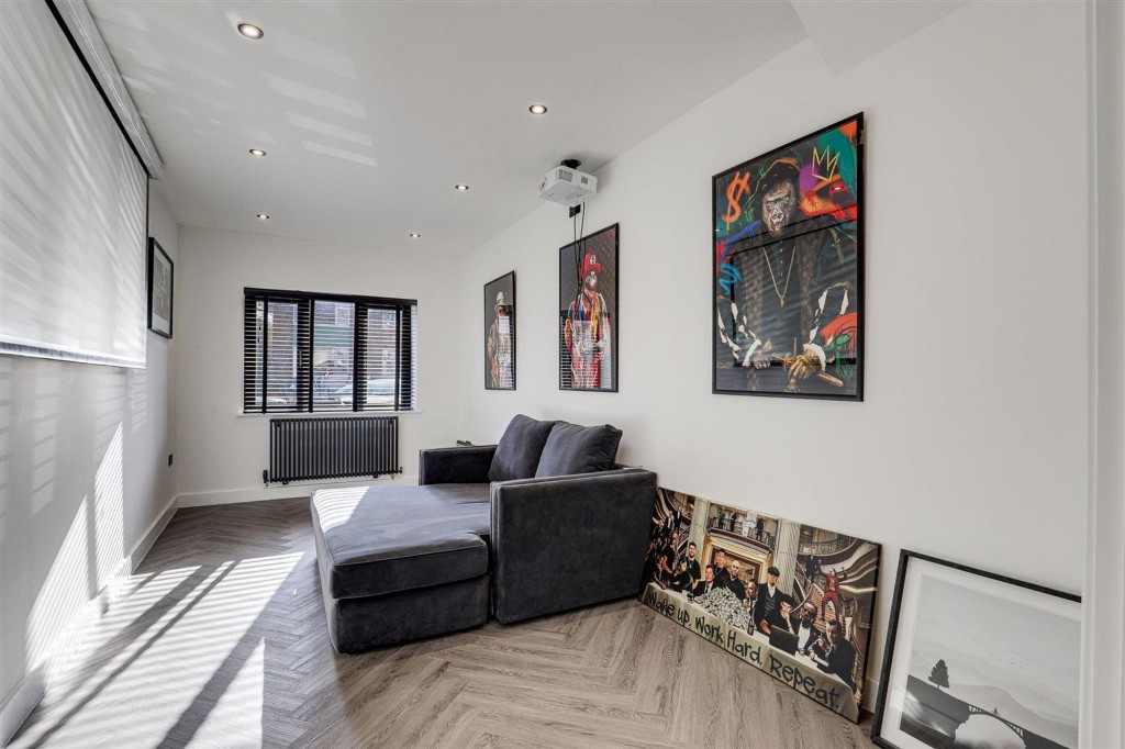 Middlebeck Avenue, Arnold, NG5