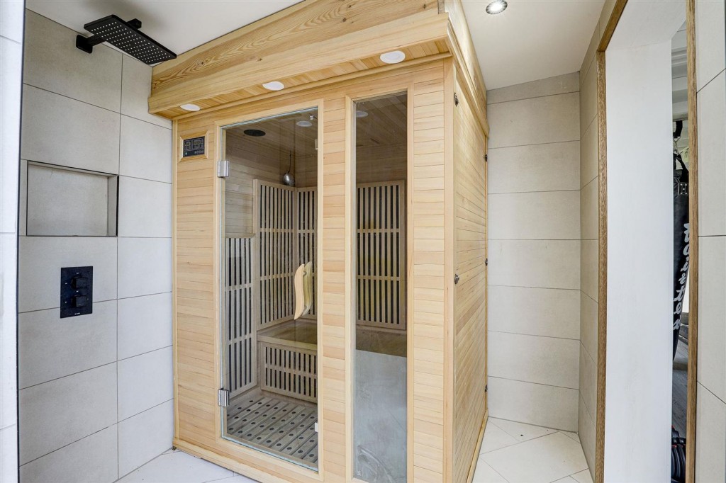 Middlebeck Avenue, Arnold, NG5