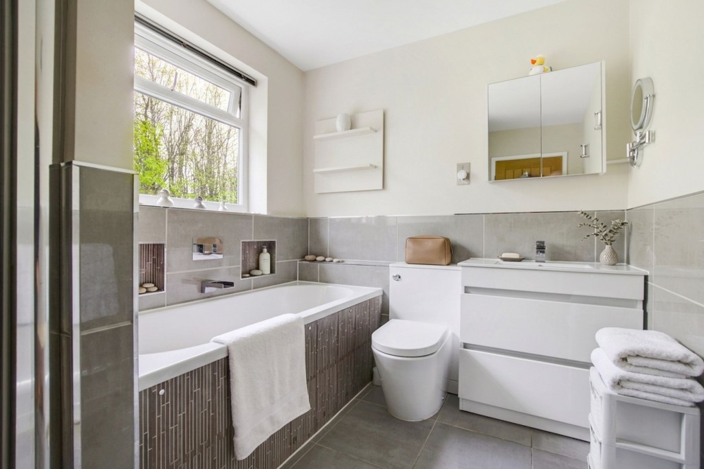 Leabrook Close, Clifton Village, NG11