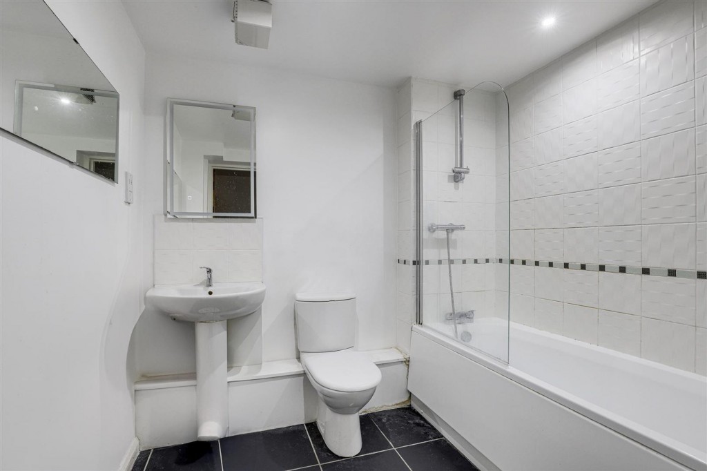 Haydn Road, Royal Court, NG5