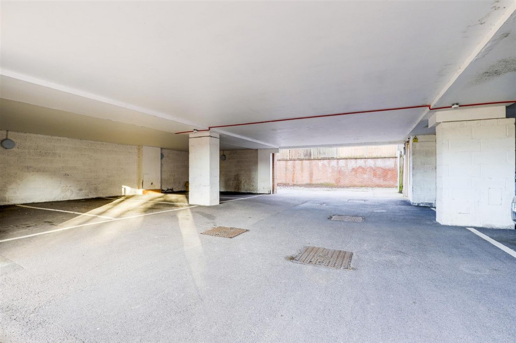 Haydn Road, Royal Court, NG5