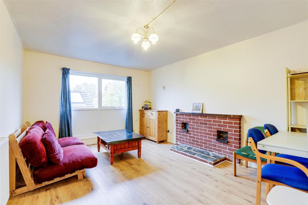 Lismore Close, Nottingham, NG7