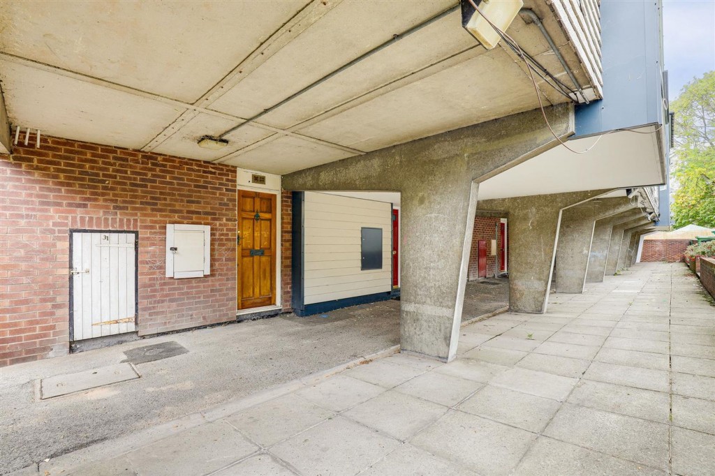 Lismore Close, Nottingham, NG7