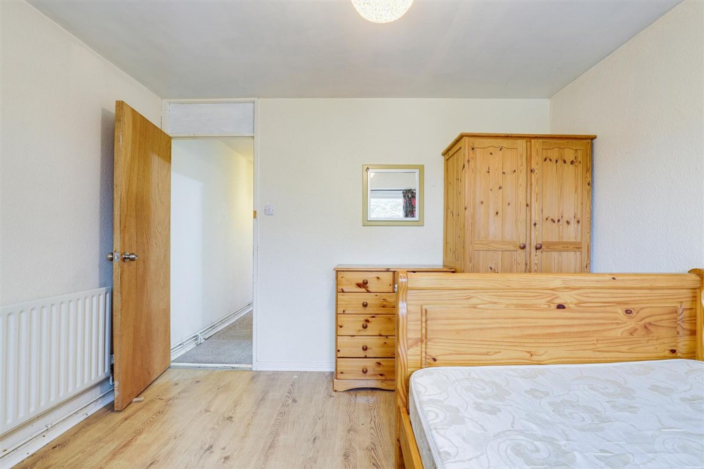 Lismore Close, Nottingham, NG7