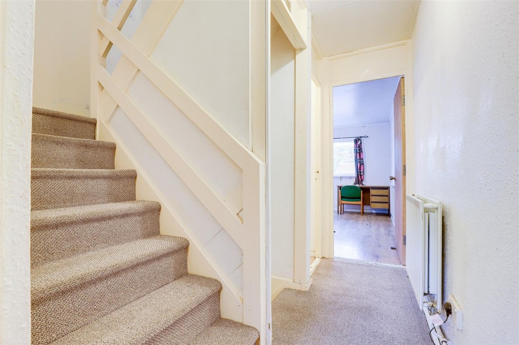 Lismore Close, Nottingham, NG7