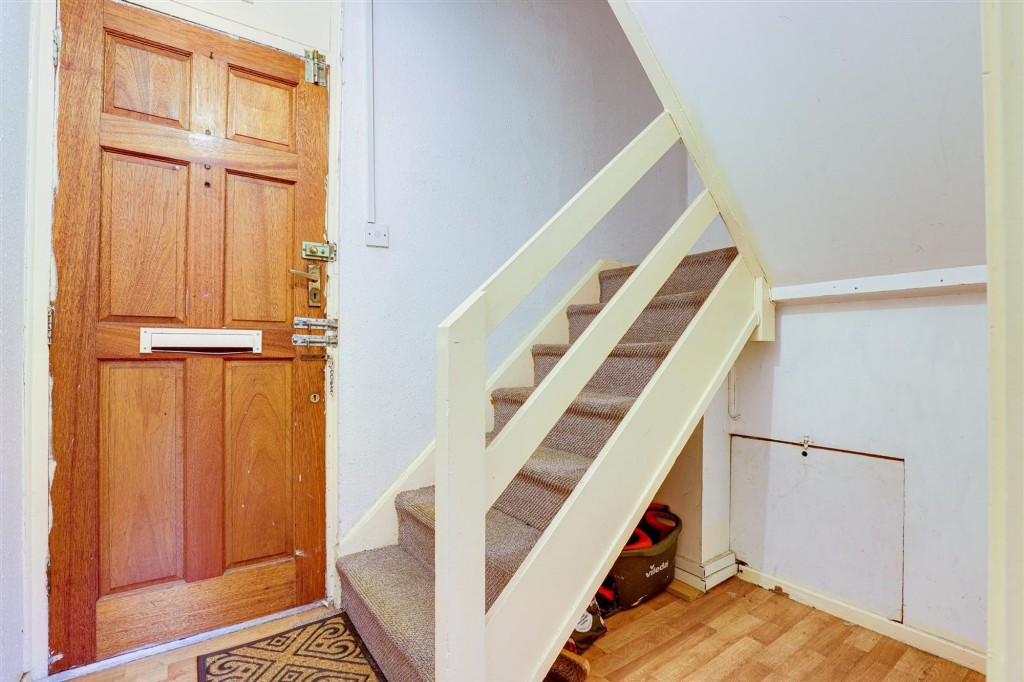 Lismore Close, Nottingham, NG7