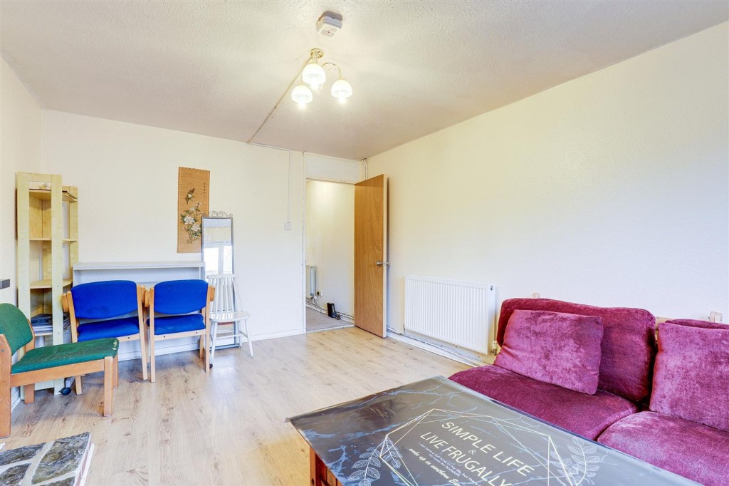 Lismore Close, Nottingham, NG7