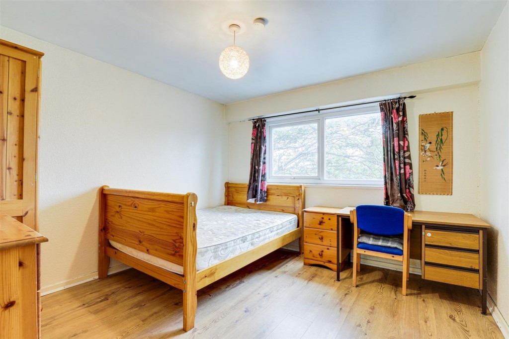 Lismore Close, Nottingham, NG7