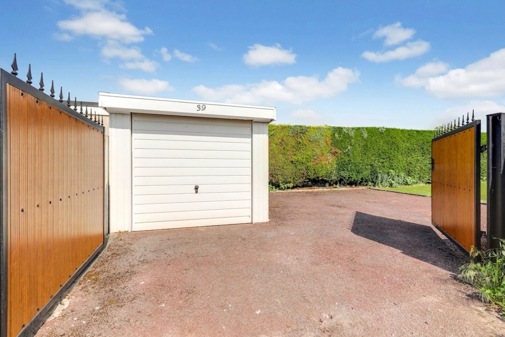 Graveney Gardens, Arnold, NG5