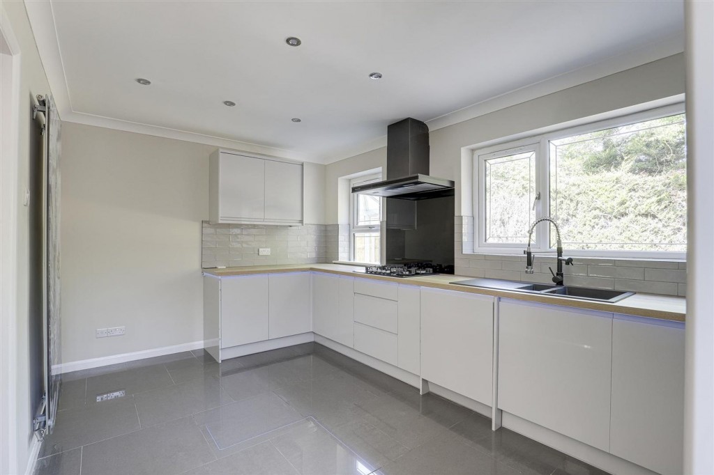 Charlbury Court, Bramcote, NG9