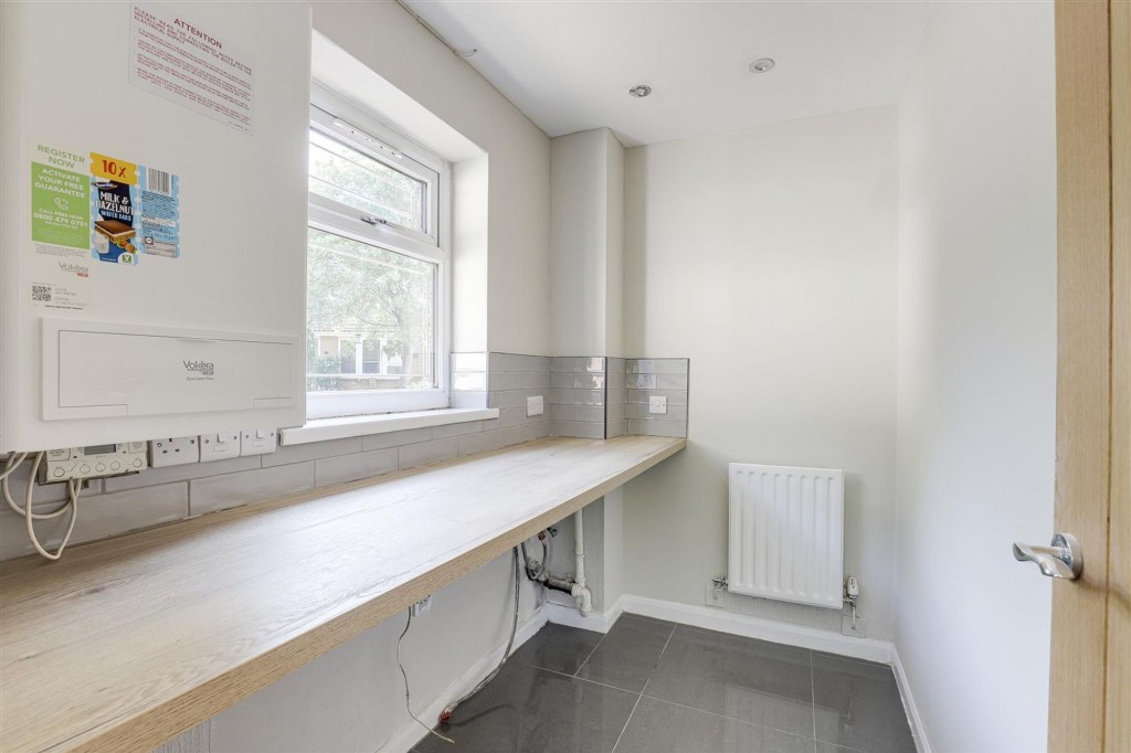 Charlbury Court, Bramcote, NG9