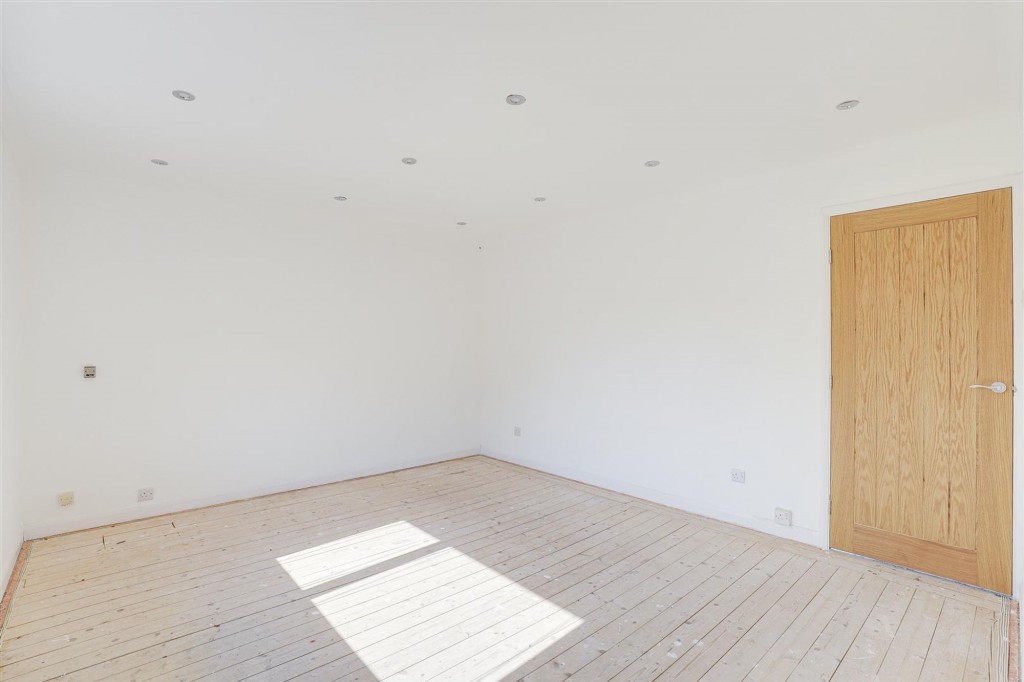 Charlbury Court, Bramcote, NG9