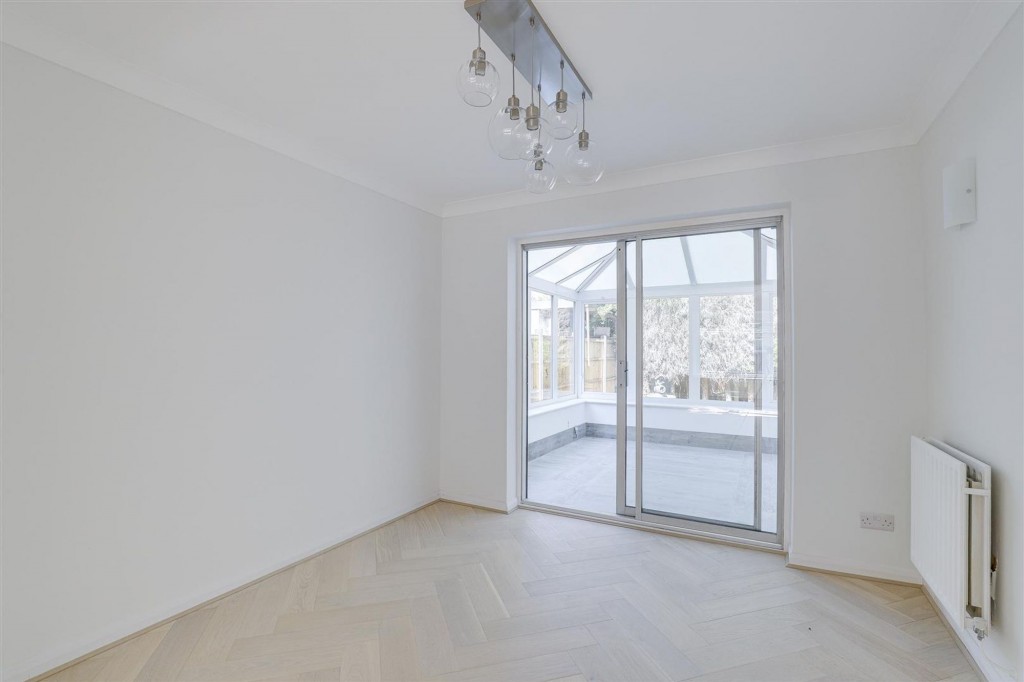 Charlbury Court, Bramcote, NG9