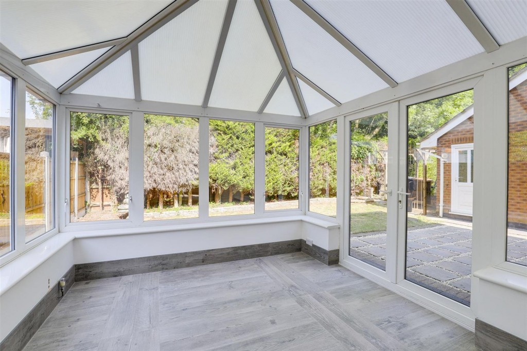 Charlbury Court, Bramcote, NG9