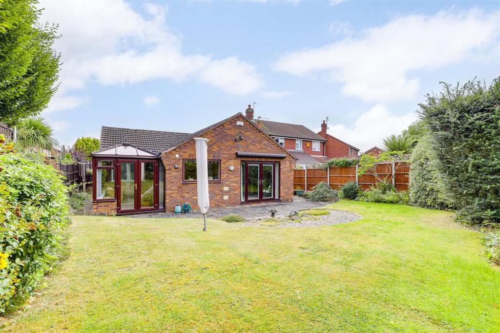 Woolacombe Close, Nottingham, NG3