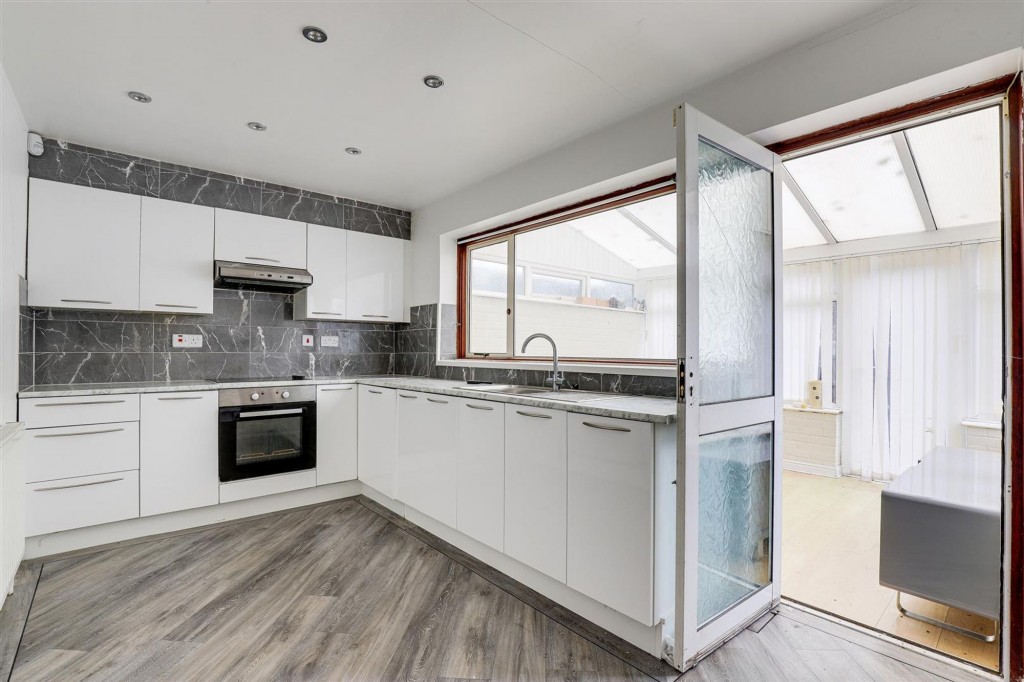 Mansfield Road, Redhill, NG5