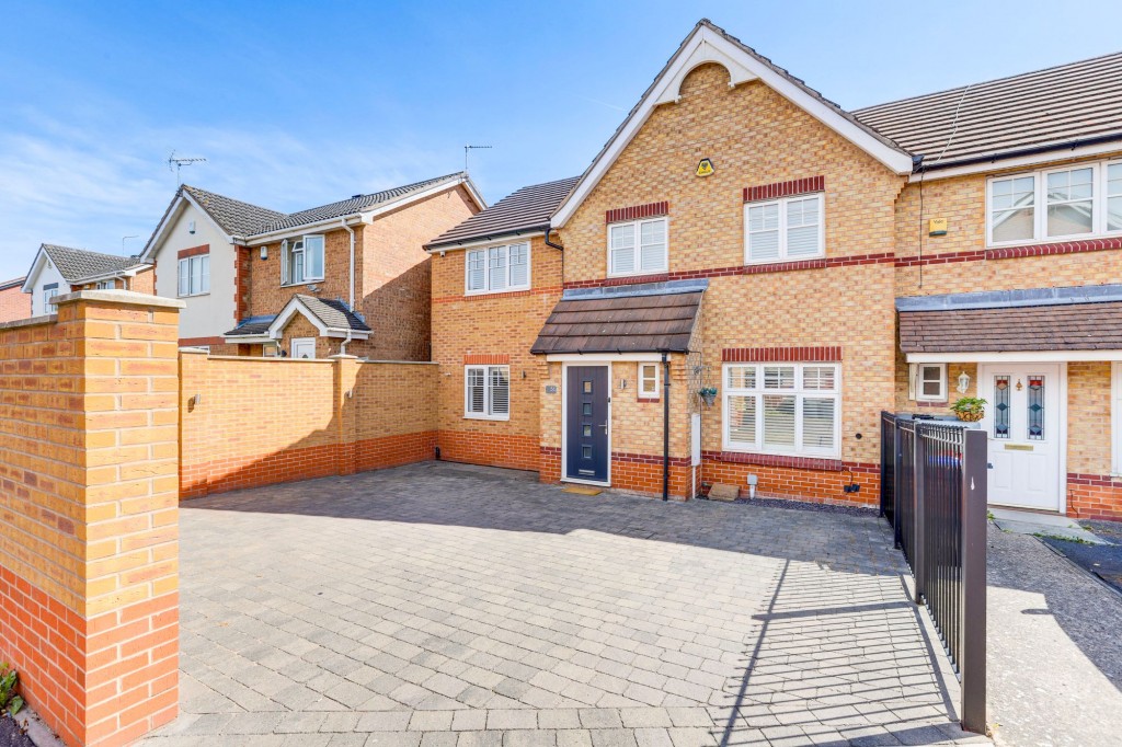 Versailles Gardens, Hucknall, NG15